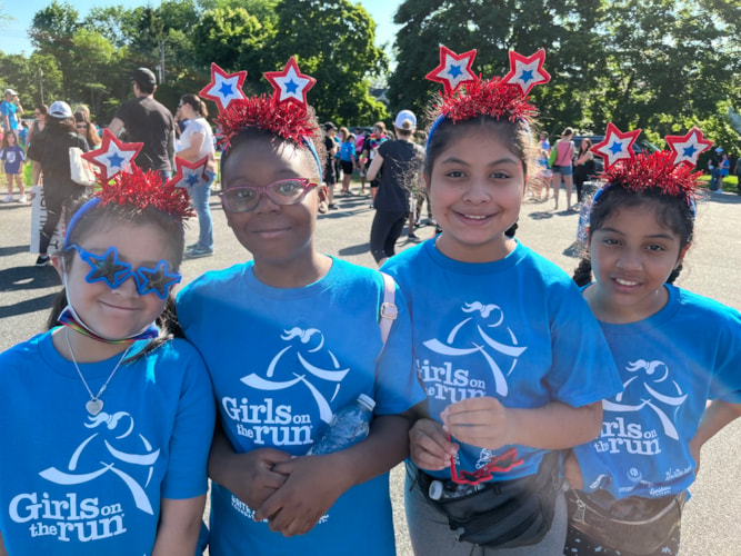 Girls on the Run smiling in blue t-shirts 