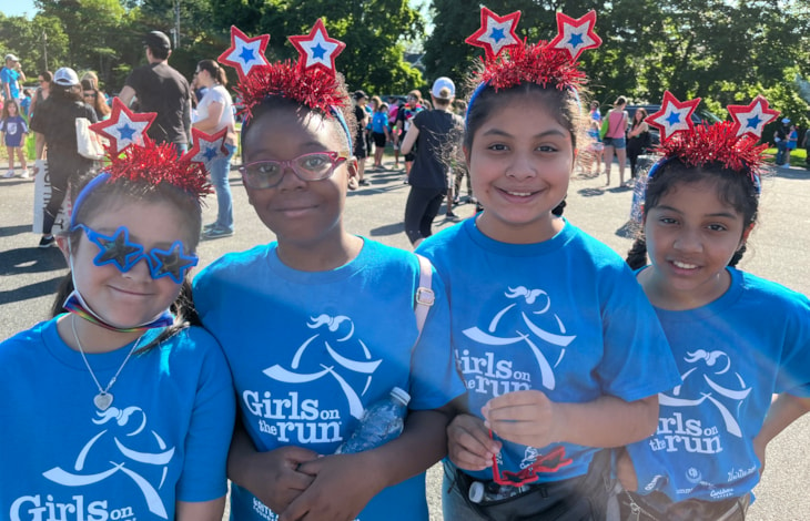 Girls on the Run smiling in blue t-shirts 